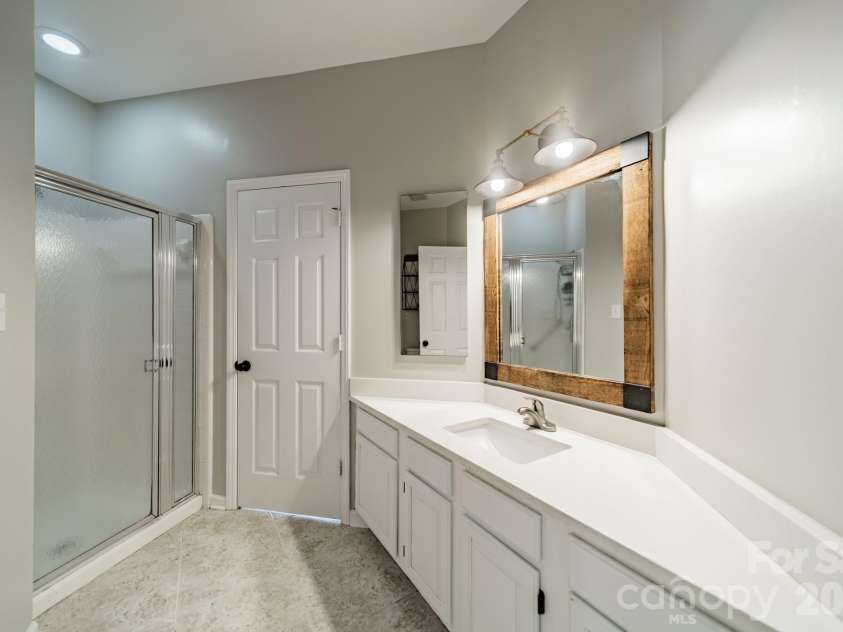 7240 Cobblecreek Drive, Matthews, NC 28104.  MLS# CAR4382665, YatesRealty ID 26588. 