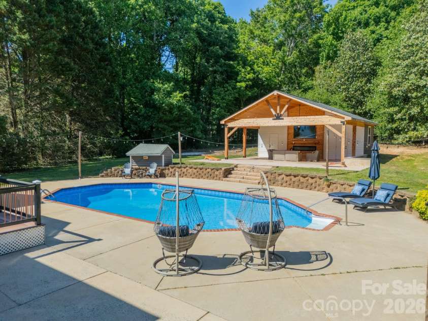 7240 Cobblecreek Drive, Matthews, NC 28104.  MLS# CAR4382665, YatesRealty ID 26588. 
