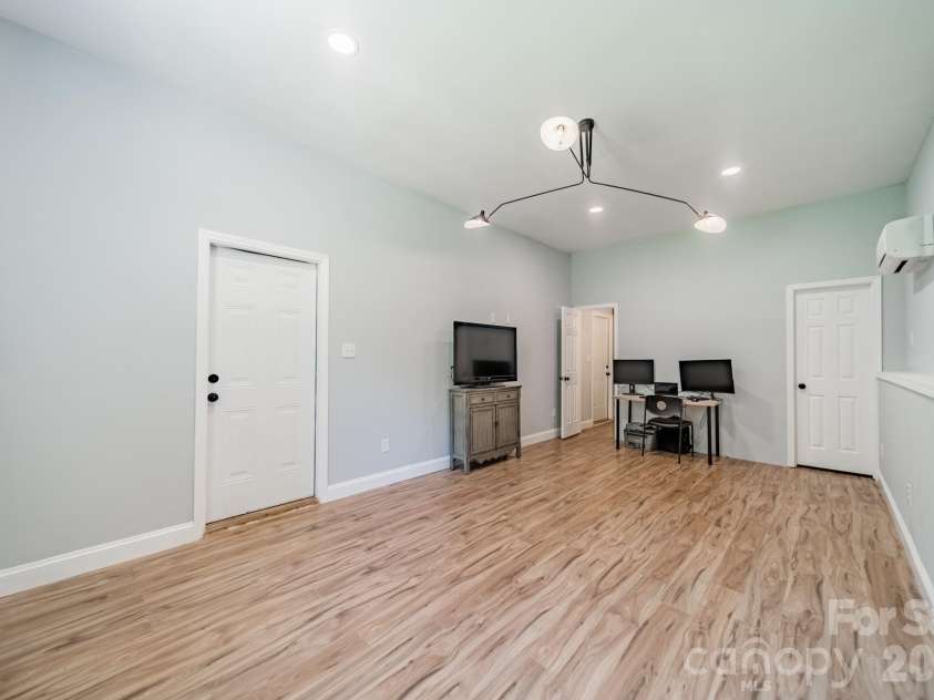 7240 Cobblecreek Drive, Matthews, NC 28104.  MLS# CAR4382665, YatesRealty ID 26588. 