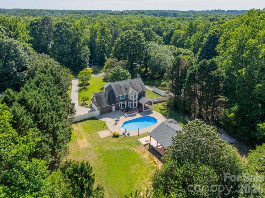 7240 Cobblecreek Drive, Matthews, NC 28104.  MLS# CAR4382665, YatesRealty ID 26588. 