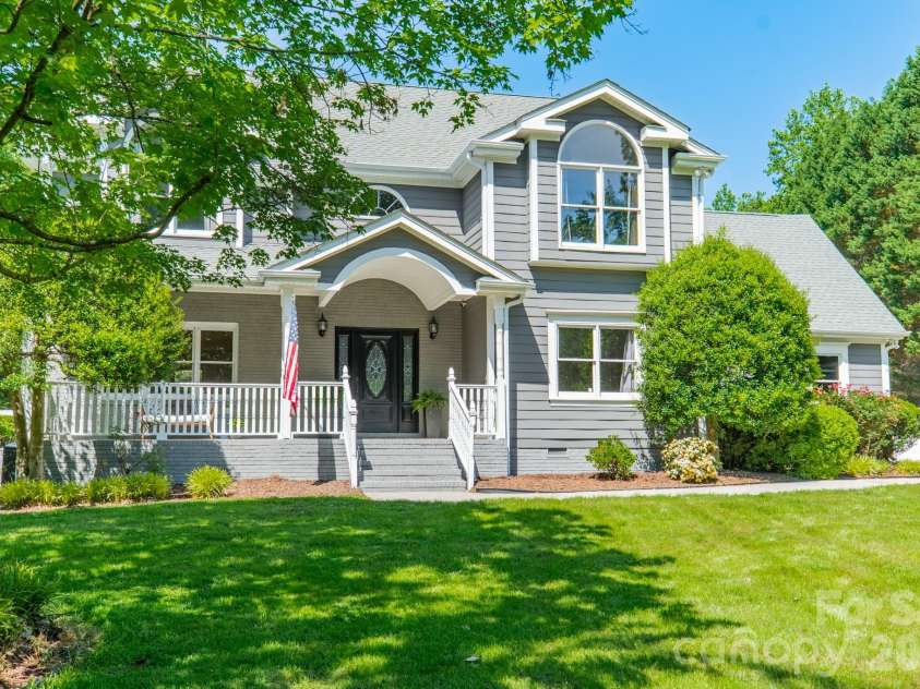 7240 Cobblecreek Drive, Matthews, NC 28104.  MLS# CAR4382665, YatesRealty ID 26588. 