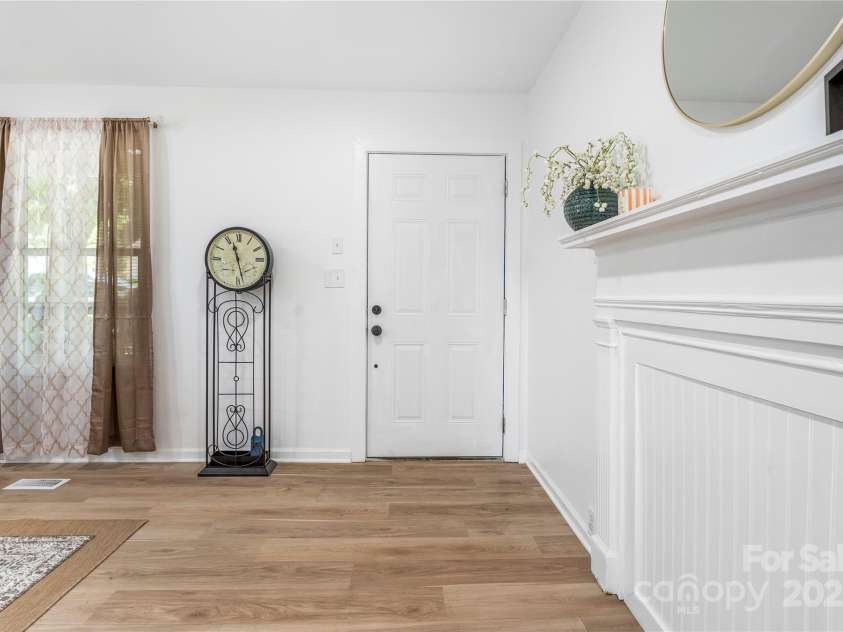 909 Gibbons Street, Gastonia, NC 28052.  MLS# CAR4272771, YatesRealty ID 26588. 