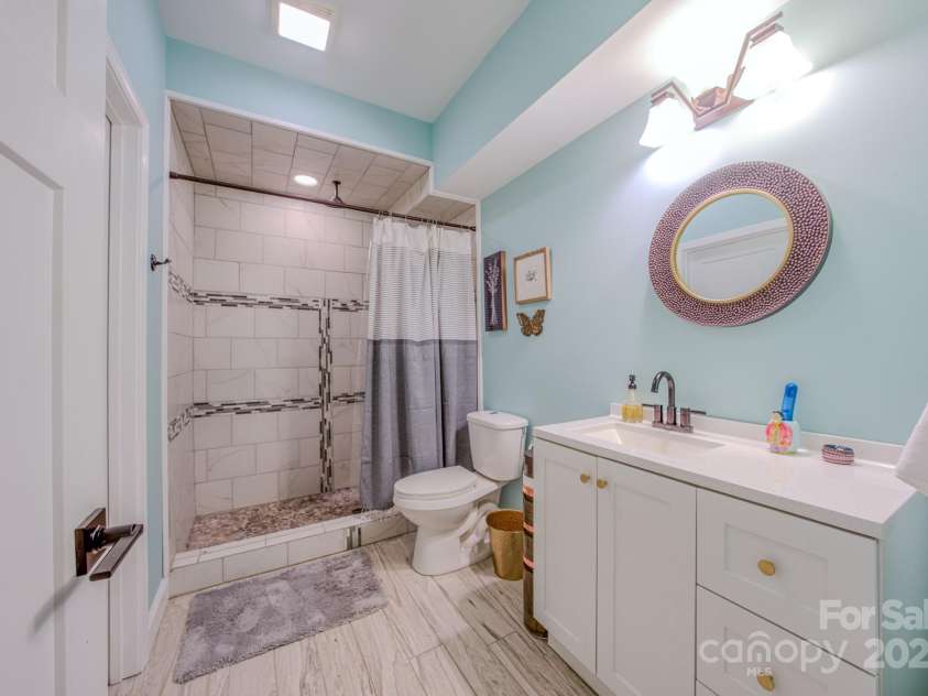 29 Lancaster Lane, Weaverville, NC 28787.  MLS# CAR4263615, YatesRealty ID 26589. 2ns living area bath