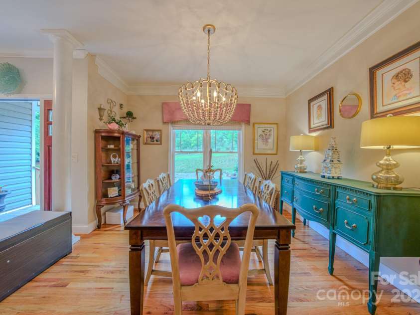 29 Lancaster Lane, Weaverville, NC 28787.  MLS# CAR4263615, YatesRealty ID 26589. Dinning