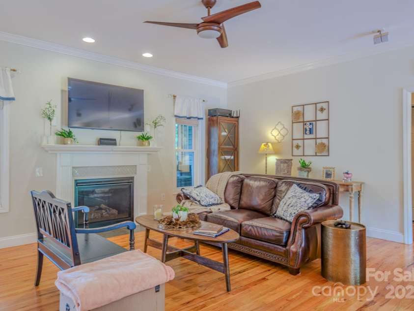 29 Lancaster Lane, Weaverville, NC 28787.  MLS# CAR4263615, YatesRealty ID 26589. Family room