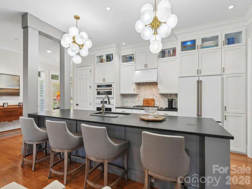 6826 Louisburg Square Lane, Charlotte, NC 28210.  MLS# CAR4384543, YatesRealty ID 26589. 