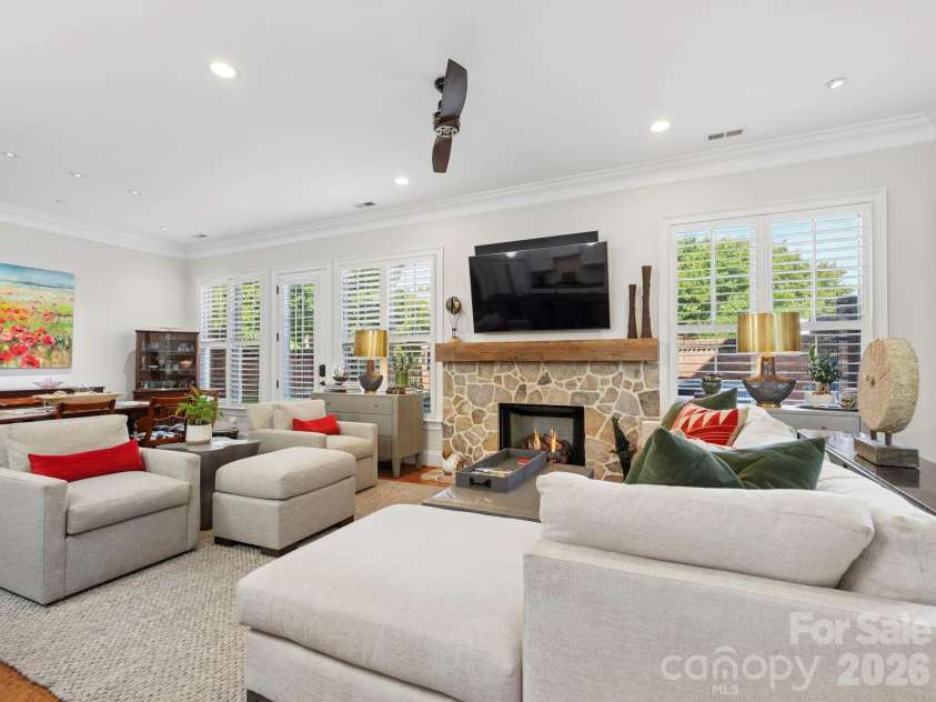 6826 Louisburg Square Lane, Charlotte, NC 28210.  MLS# CAR4384543, YatesRealty ID 26589. 