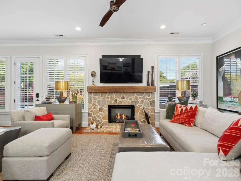 6826 Louisburg Square Lane, Charlotte, NC 28210.  MLS# CAR4384543, YatesRealty ID 26589. 