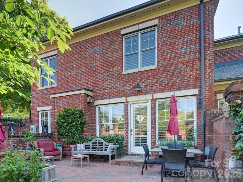 6826 Louisburg Square Lane, Charlotte, NC 28210.  MLS# CAR4384543, YatesRealty ID 26589. 
