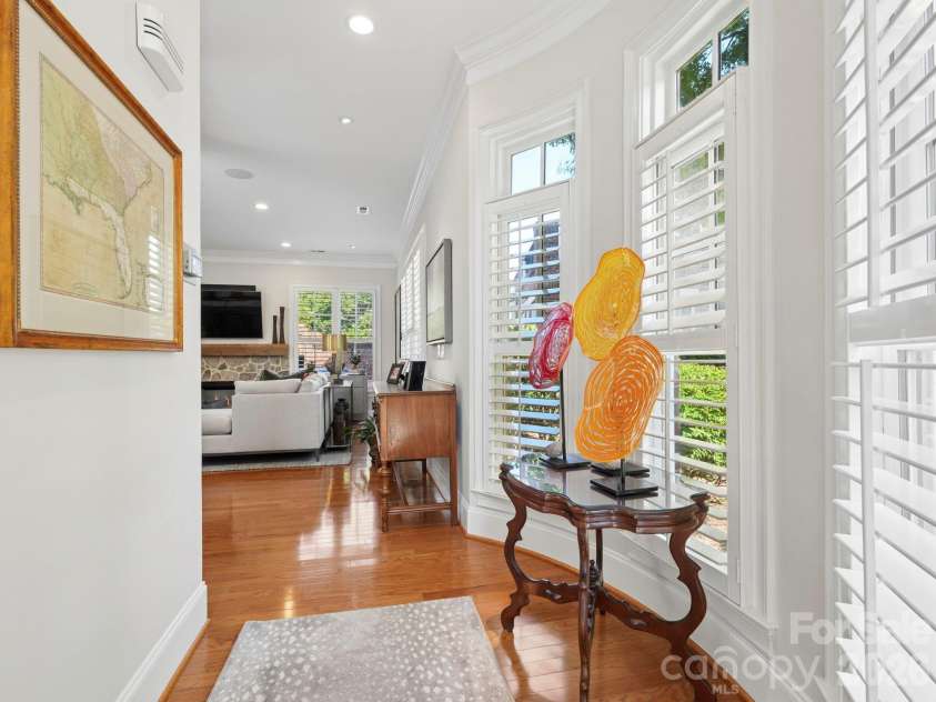 6826 Louisburg Square Lane, Charlotte, NC 28210.  MLS# CAR4384543, YatesRealty ID 26589. 
