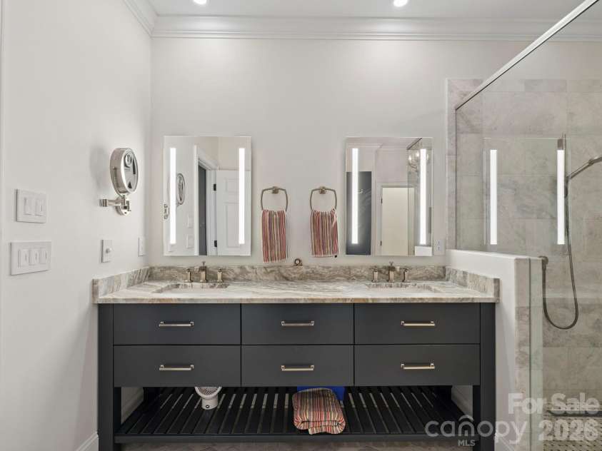 6826 Louisburg Square Lane, Charlotte, NC 28210.  MLS# CAR4384543, YatesRealty ID 26589. 