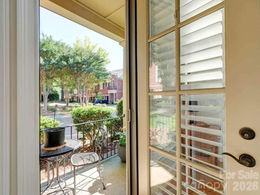 6826 Louisburg Square Lane, Charlotte, NC 28210.  MLS# CAR4384543, YatesRealty ID 26589. 