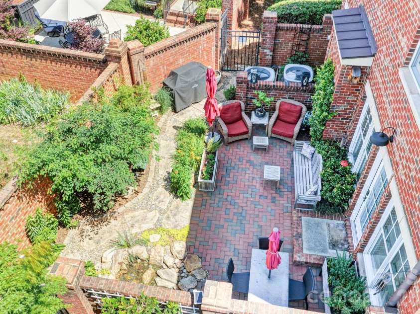 6826 Louisburg Square Lane, Charlotte, NC 28210.  MLS# CAR4384543, YatesRealty ID 26589. 
