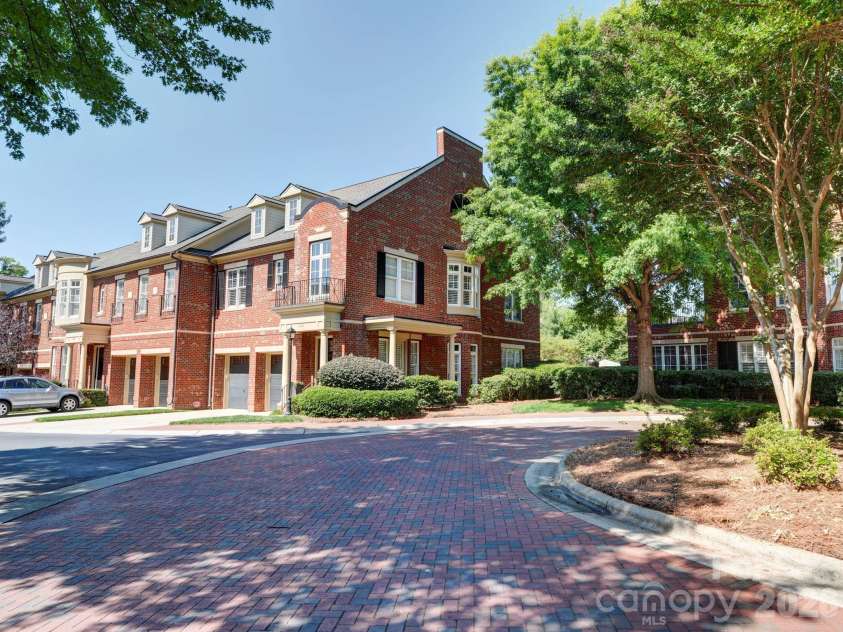 6826 Louisburg Square Lane, Charlotte, NC 28210.  MLS# CAR4384543, YatesRealty ID 26589. 
