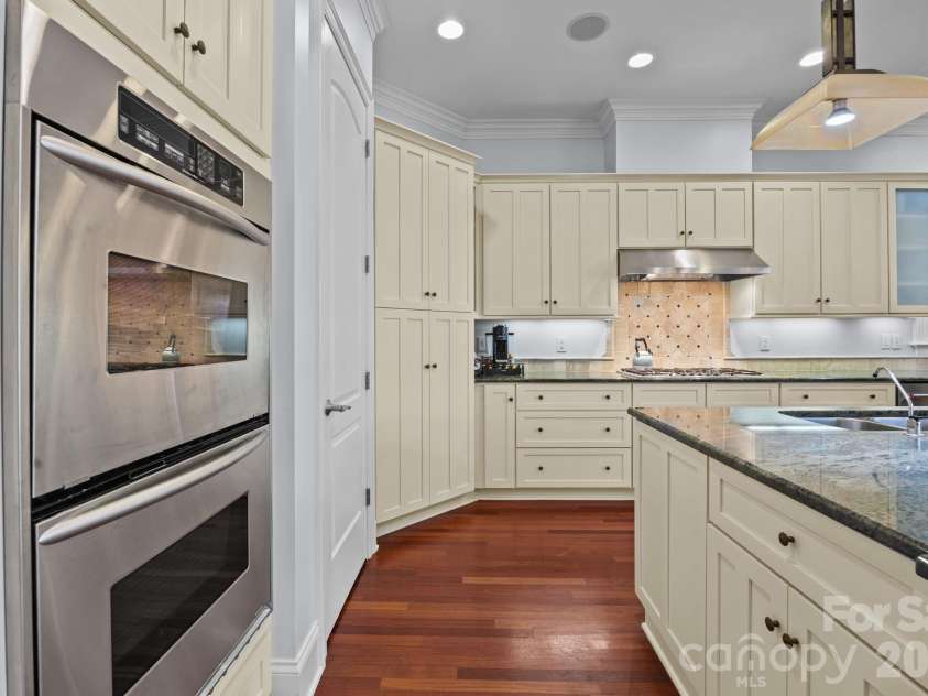119 Whaling Lane, Mooresville, NC 28117.  MLS# CAR4430959, YatesRealty ID 2659. Chef's Kitchen