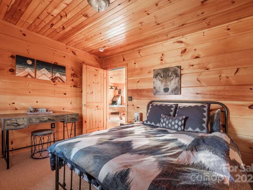 294 Paradise Valley Road, Zionville, NC 28698.  MLS# CAR4212519, YatesRealty ID 2659. Downstairs (basement level) bedroom