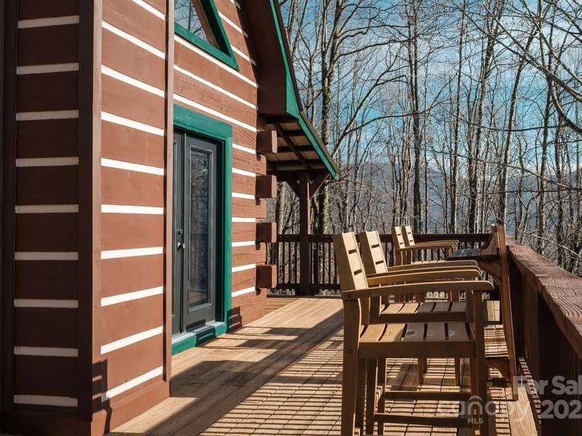 294 Paradise Valley Road, Zionville, NC 28698.  MLS# CAR4212519, YatesRealty ID 2659. Nature and views flow seamlessly into this home