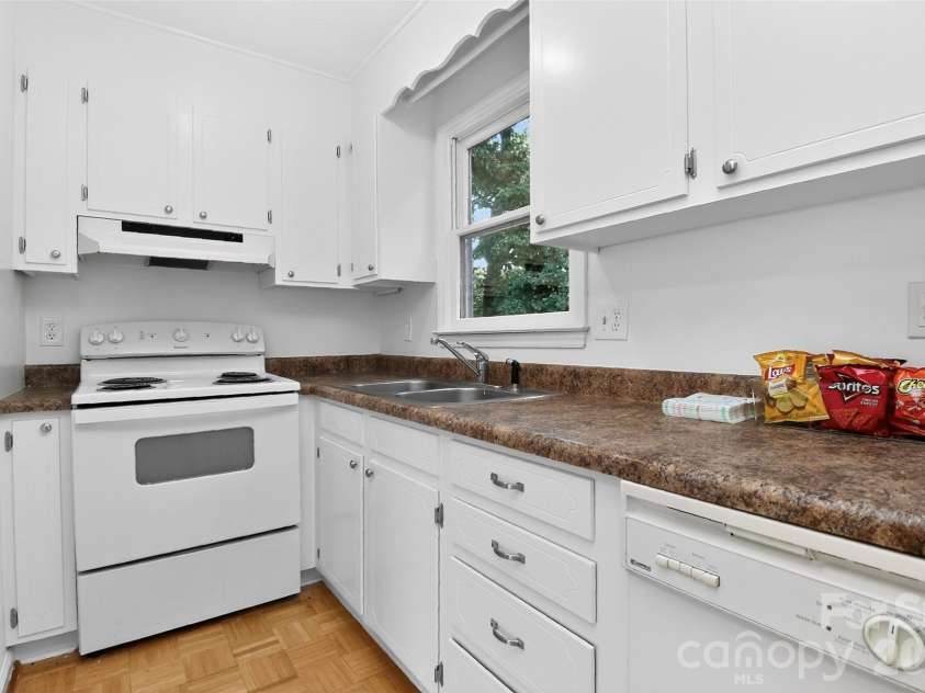 18032 Barnhardt Road, Davidson, NC 28036.  MLS# CAR4386667, YatesRealty ID 26590. 