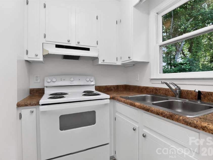 18032 Barnhardt Road, Davidson, NC 28036.  MLS# CAR4386667, YatesRealty ID 26590. 