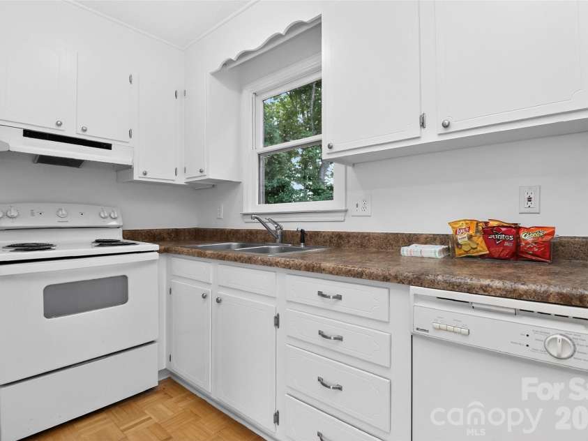 18032 Barnhardt Road, Davidson, NC 28036.  MLS# CAR4386667, YatesRealty ID 26590. 