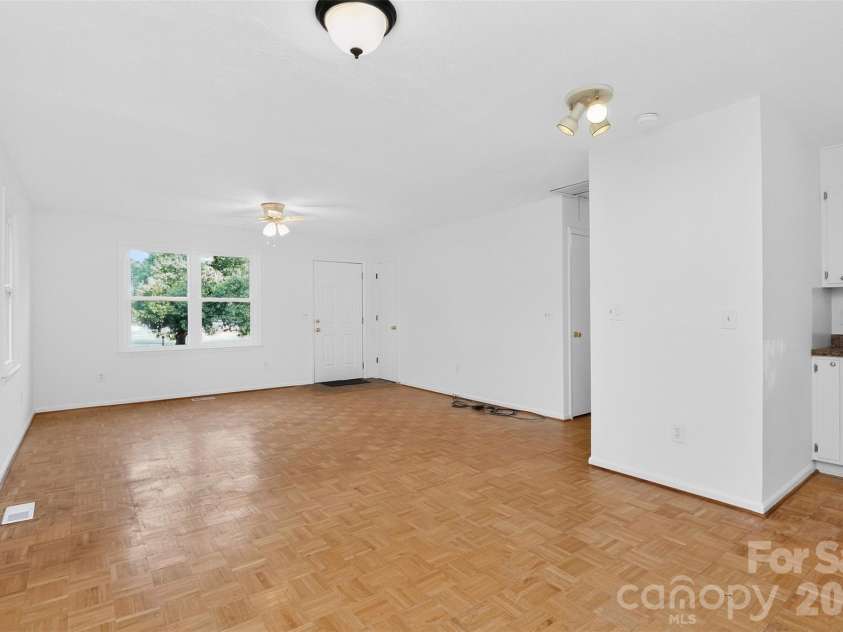 18032 Barnhardt Road, Davidson, NC 28036.  MLS# CAR4386667, YatesRealty ID 26590. 