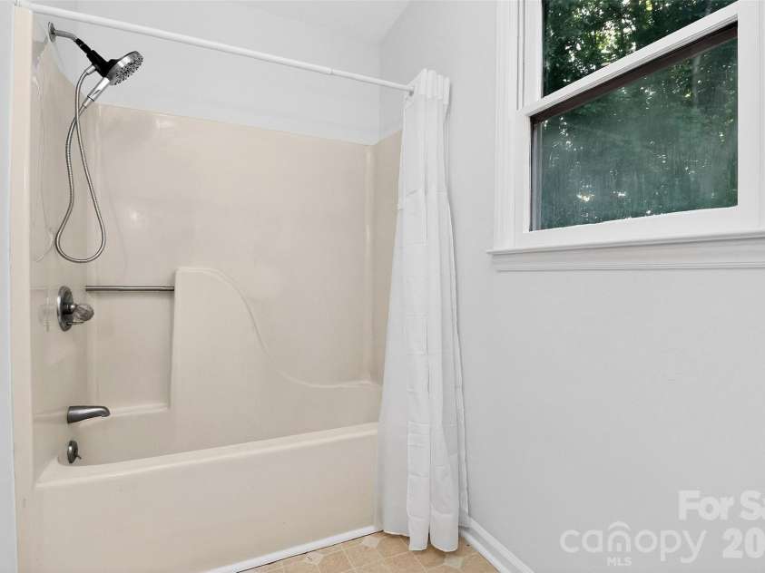 18032 Barnhardt Road, Davidson, NC 28036.  MLS# CAR4386667, YatesRealty ID 26590. 