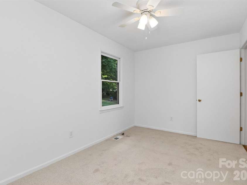 18032 Barnhardt Road, Davidson, NC 28036.  MLS# CAR4386667, YatesRealty ID 26590. 
