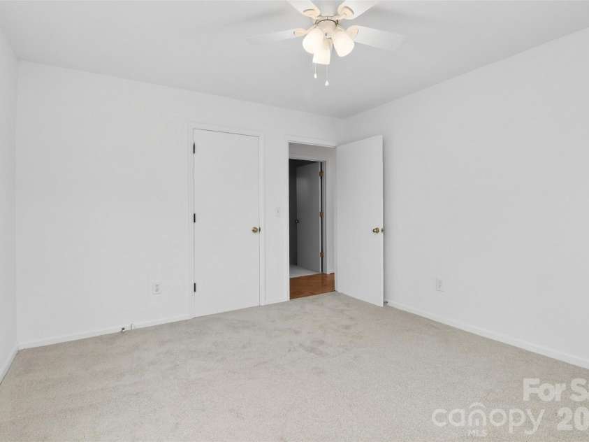18032 Barnhardt Road, Davidson, NC 28036.  MLS# CAR4386667, YatesRealty ID 26590. 