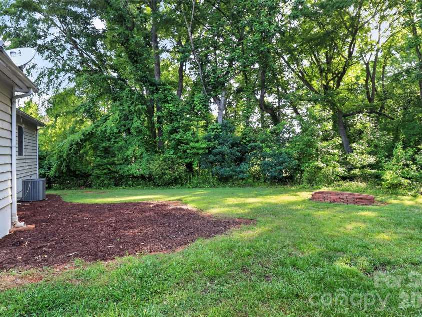 18032 Barnhardt Road, Davidson, NC 28036.  MLS# CAR4386667, YatesRealty ID 26590. 