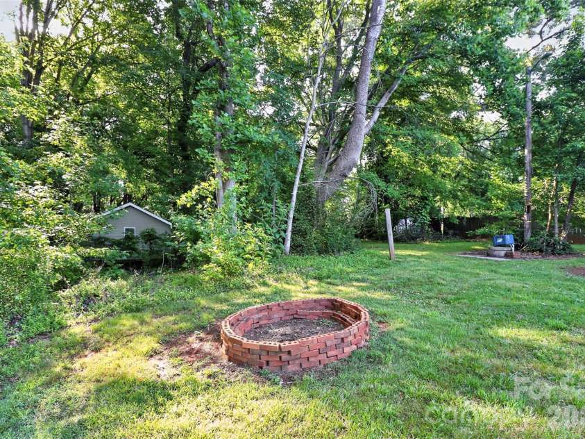 18032 Barnhardt Road, Davidson, NC 28036.  MLS# CAR4386667, YatesRealty ID 26590. 