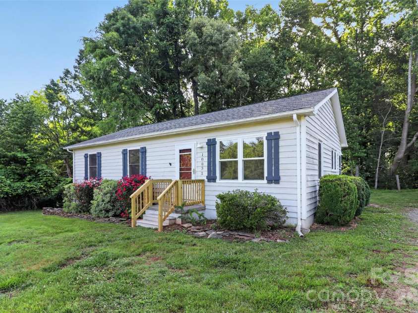 18032 Barnhardt Road, Davidson, NC 28036.  MLS# CAR4386667, YatesRealty ID 26590. 