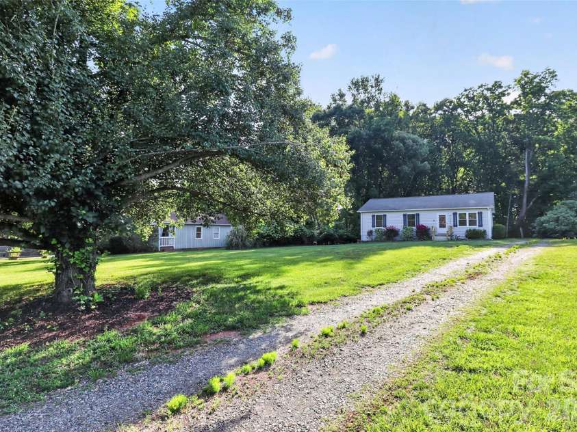 18032 Barnhardt Road, Davidson, NC 28036.  MLS# CAR4386667, YatesRealty ID 26590. 
