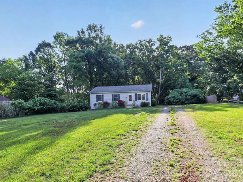 18032 Barnhardt Road, Davidson, NC 28036.  MLS# CAR4386667, YatesRealty ID 26590. 