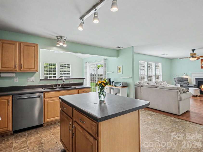 156 Barrington Drive, Mount Holly, NC 28120.  MLS# CAR4386064, YatesRealty ID 26591. Kitchen