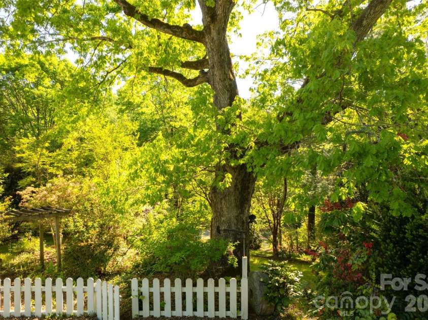 484 Yancey Road, Marion, NC 28752.  MLS# CAR4379221, YatesRealty ID 26592. 