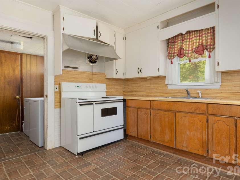 484 Yancey Road, Marion, NC 28752.  MLS# CAR4379221, YatesRealty ID 26592. 