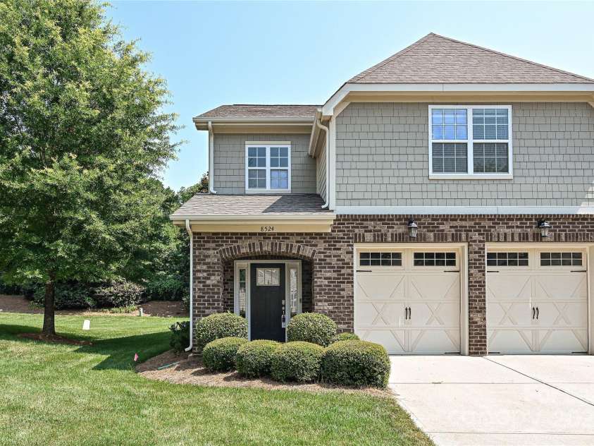8524 Loxton Circle, Charlotte, NC 28214.  MLS# CAR4275017, YatesRealty ID 26592. 