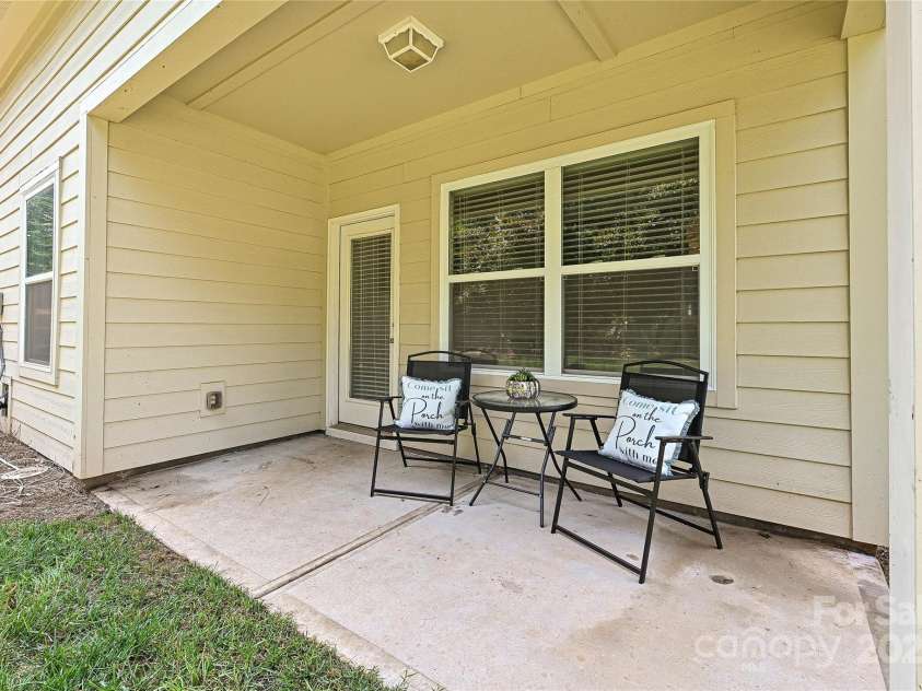 8524 Loxton Circle, Charlotte, NC 28214.  MLS# CAR4275017, YatesRealty ID 26592. 