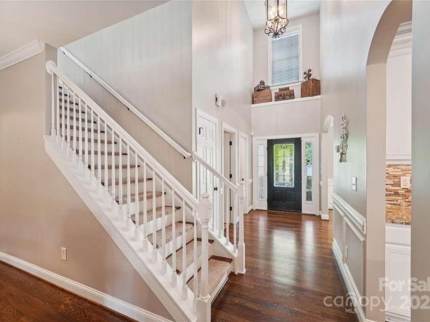 1237 Saint Johns Avenue, Matthews, NC 28104.  MLS# CAR4273618, YatesRealty ID 26593. Entry hall