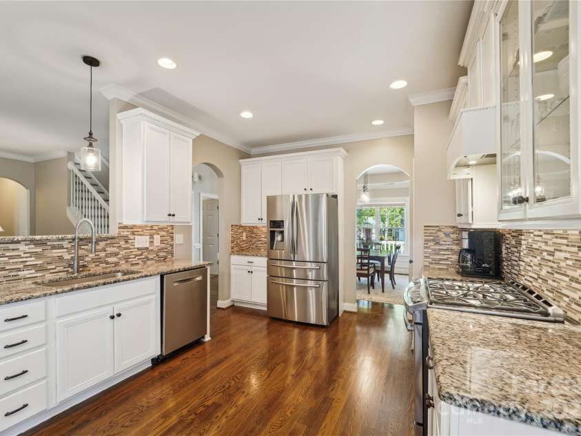 1237 Saint Johns Avenue, Matthews, NC 28104.  MLS# CAR4273618, YatesRealty ID 26593. Granite Counters