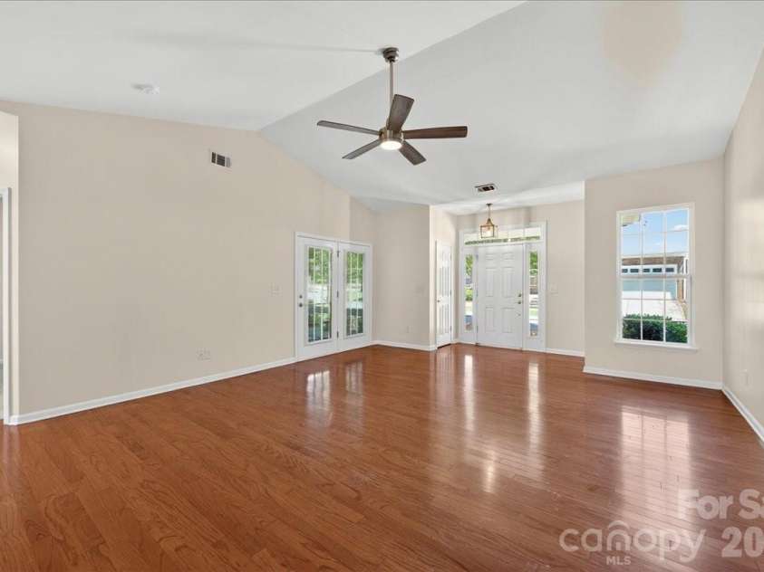 6804 Cinnamon Circle, Mint Hill, NC 28227.  MLS# CAR4382458, YatesRealty ID 26593. 