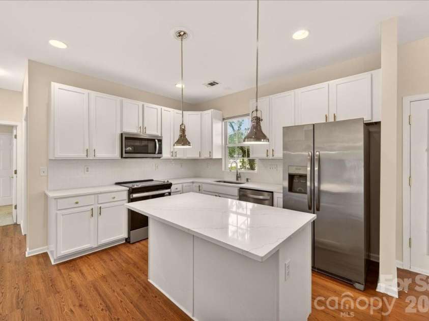 6804 Cinnamon Circle, Mint Hill, NC 28227.  MLS# CAR4382458, YatesRealty ID 26593. 