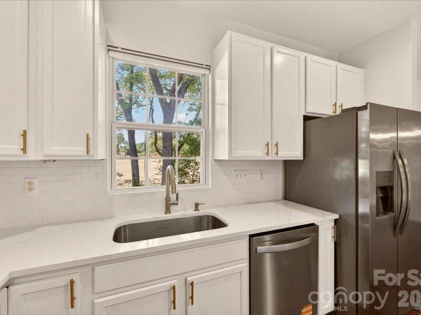 6804 Cinnamon Circle, Mint Hill, NC 28227.  MLS# CAR4382458, YatesRealty ID 26593. 