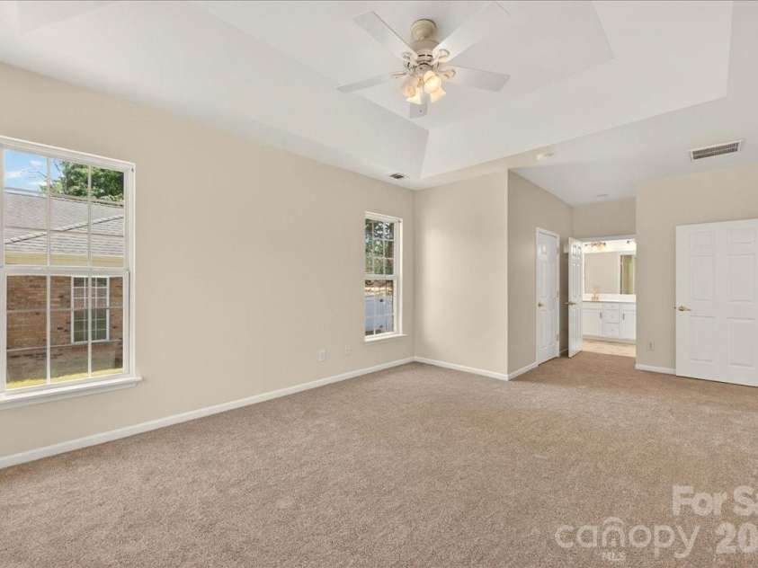 6804 Cinnamon Circle, Mint Hill, NC 28227.  MLS# CAR4382458, YatesRealty ID 26593. 