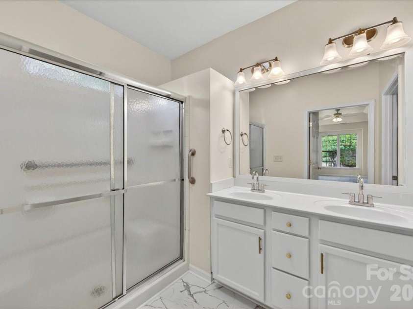 6804 Cinnamon Circle, Mint Hill, NC 28227.  MLS# CAR4382458, YatesRealty ID 26593. 
