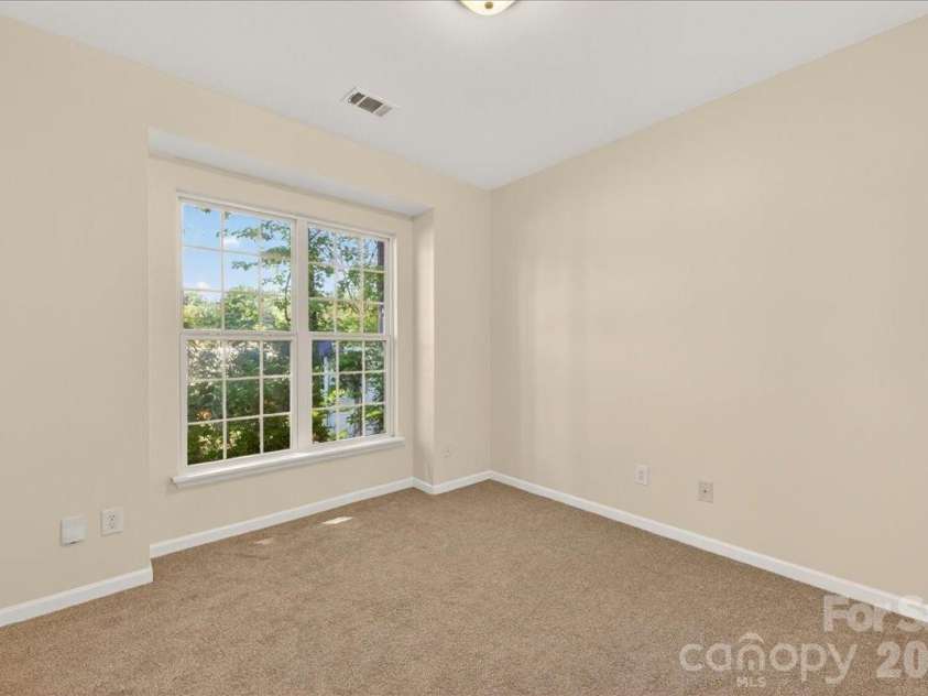 6804 Cinnamon Circle, Mint Hill, NC 28227.  MLS# CAR4382458, YatesRealty ID 26593. 