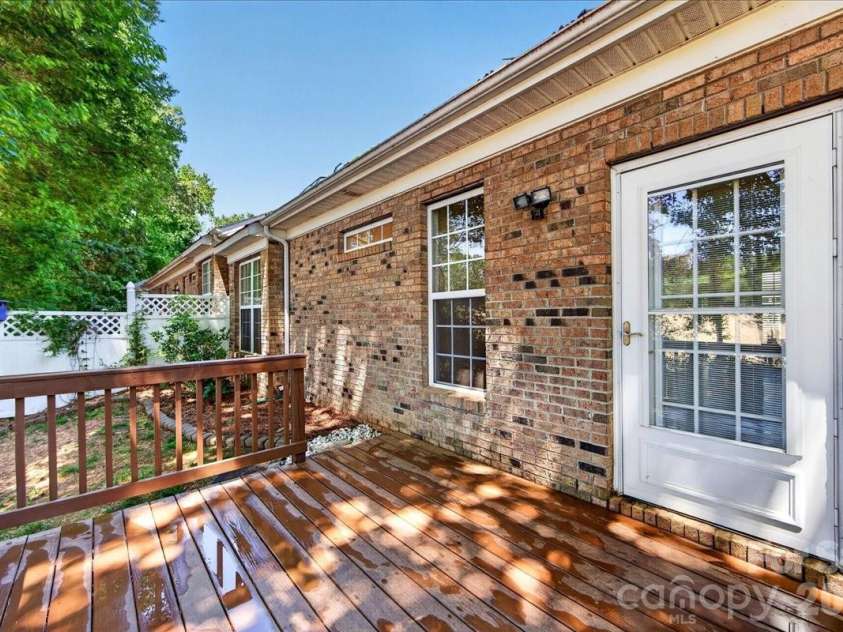 6804 Cinnamon Circle, Mint Hill, NC 28227.  MLS# CAR4382458, YatesRealty ID 26593. 