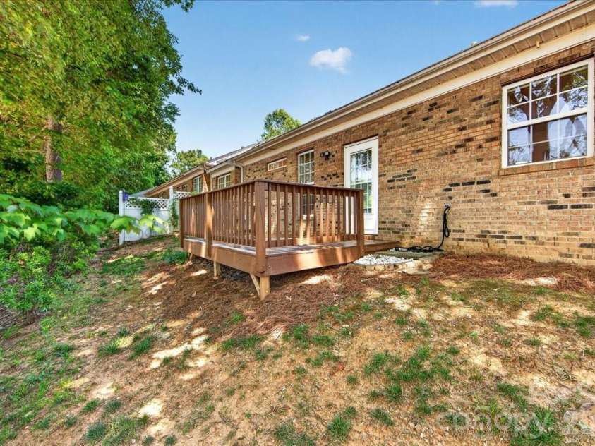 6804 Cinnamon Circle, Mint Hill, NC 28227.  MLS# CAR4382458, YatesRealty ID 26593. 