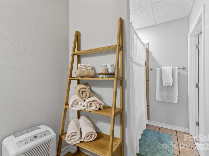 185 Greens Road, Granite Falls, NC 28630.  MLS# CAR4275528, YatesRealty ID 26594. Basement Full Bathroom