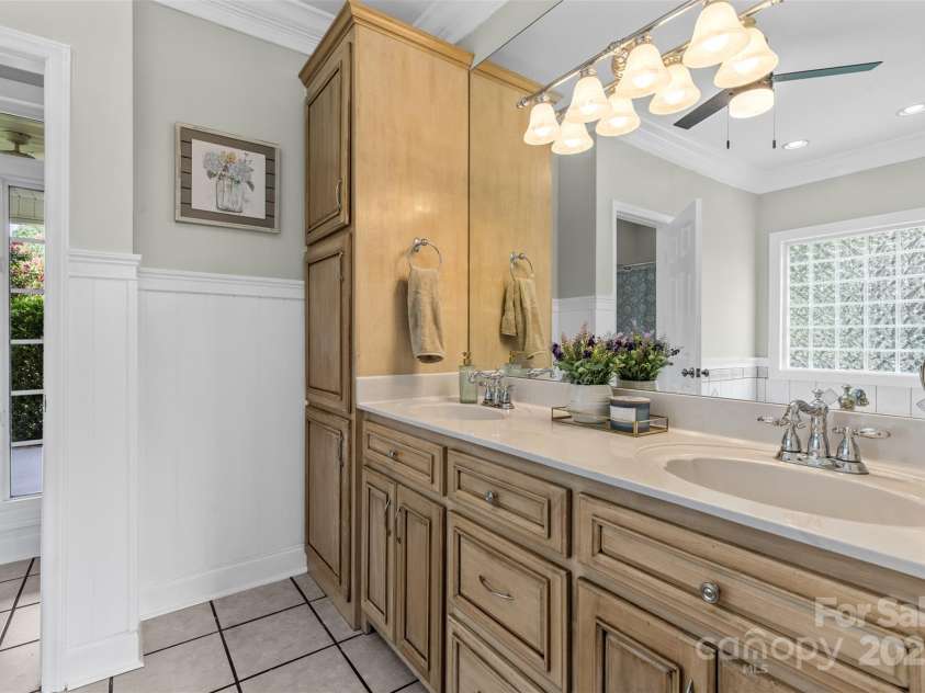 185 Greens Road, Granite Falls, NC 28630.  MLS# CAR4275528, YatesRealty ID 26594. Primary Full Bathroom